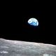 La famosa foto “earthrise”, tomada por Bill Anders en órbota alrededor de la Luna en la Navidad de 1968